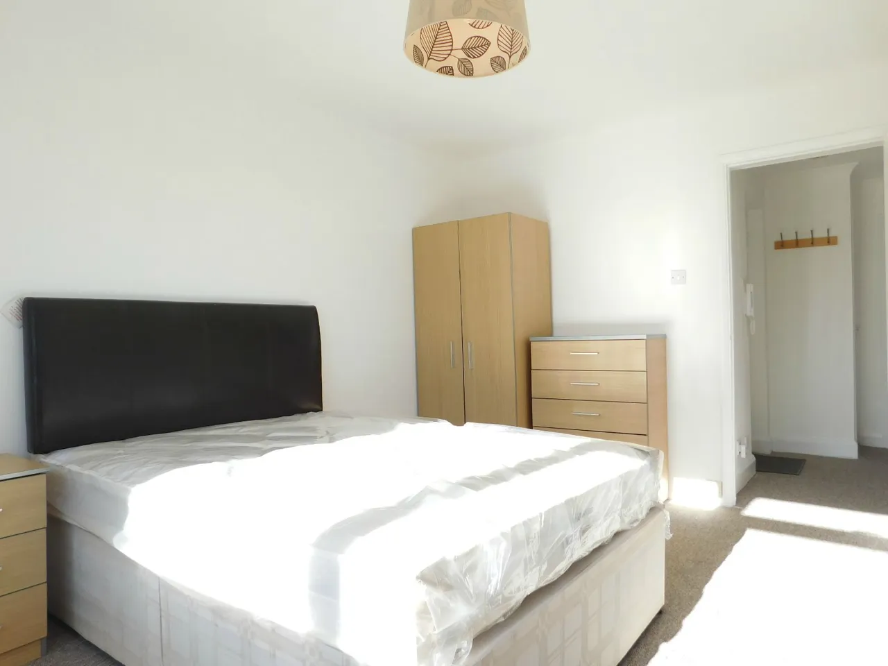 Azalea Close, London, W7 3QA, photo 3