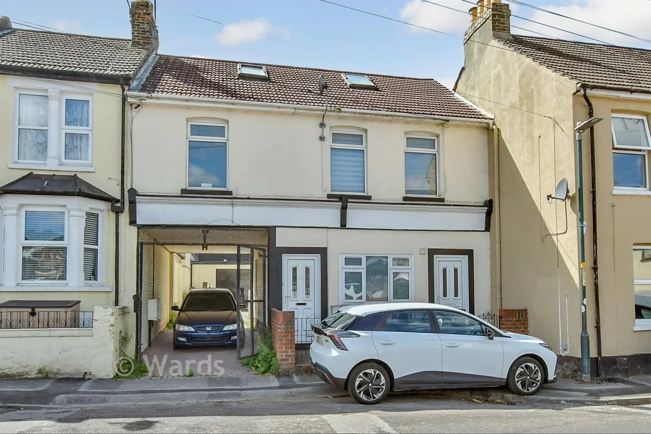 1 bed flat for sale, Alexandra Road, Chatham, ME4