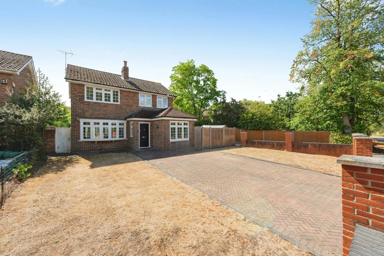 4 bed house for sale, Cleveland Road, Worcester Park, KT4