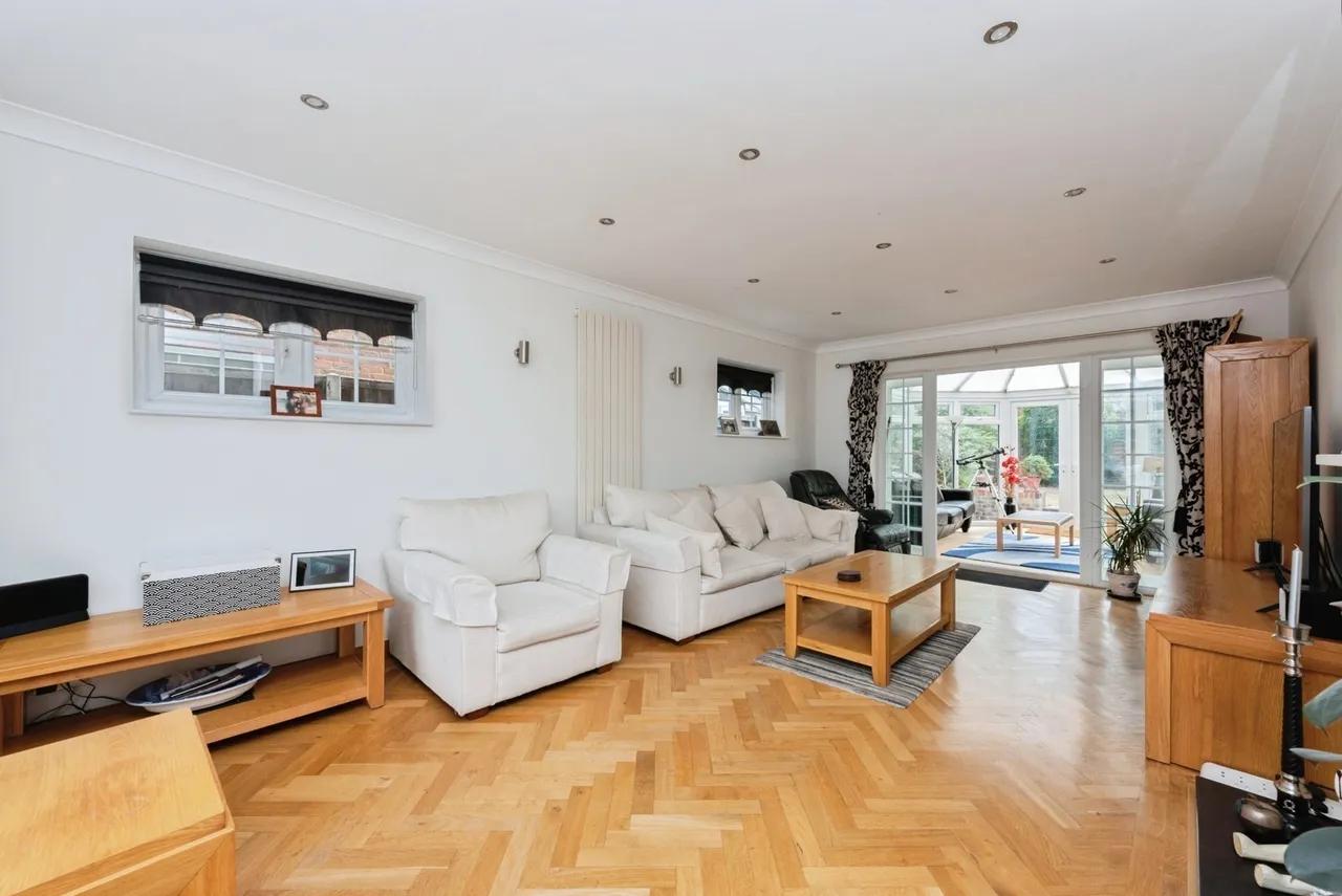 Cleveland Road, Worcester Park, KT4, photo 17