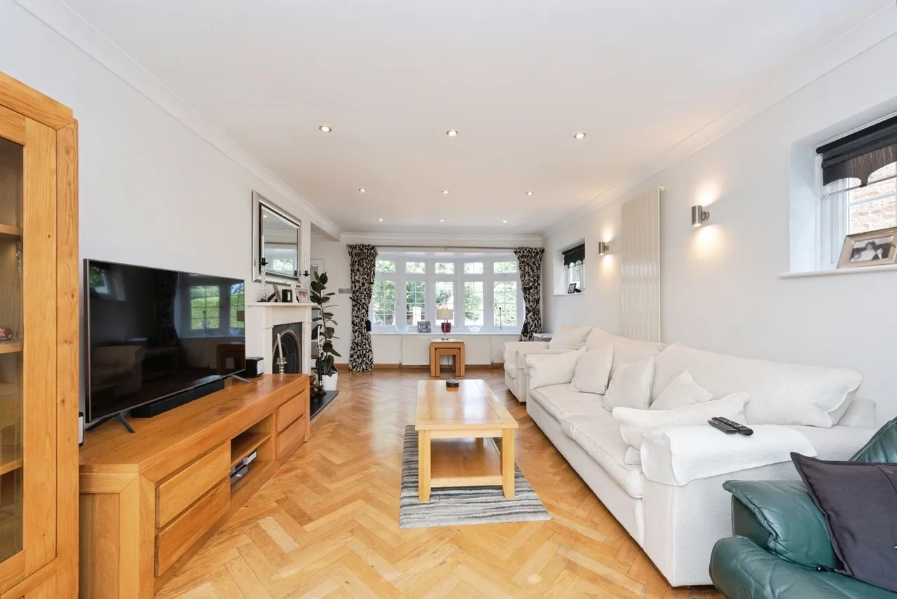 Cleveland Road, Worcester Park, KT4, photo 18
