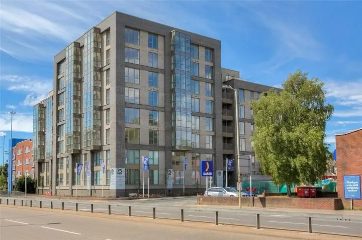 2 bed flat to rent, Watford, WD17