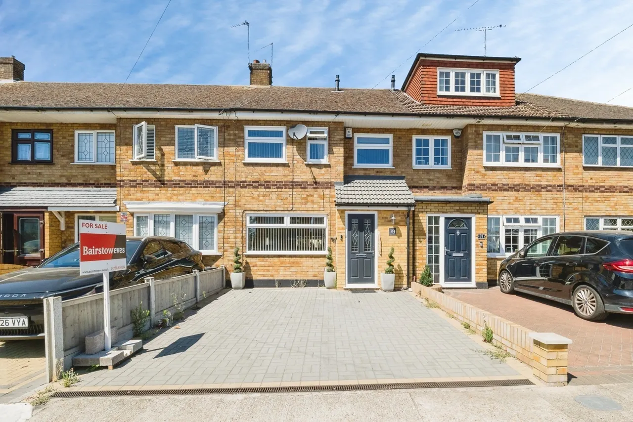 3 bed house for sale — Nelson Road, Rainham, RM13