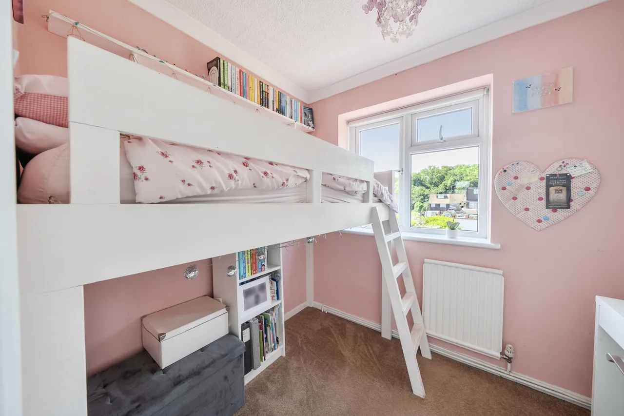 1 Howard Close, Watford, photo 11