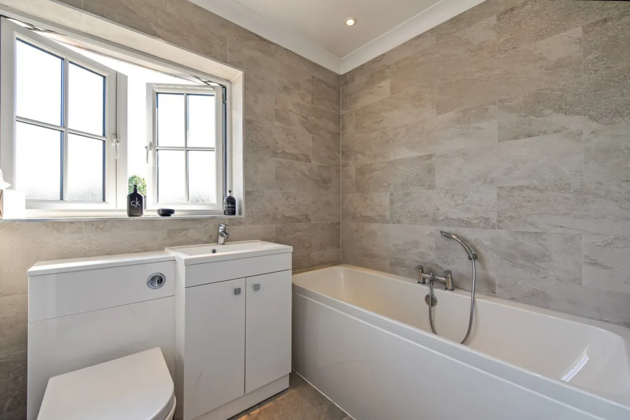 Wentworth Grange, St Cross, SO22, photo 26