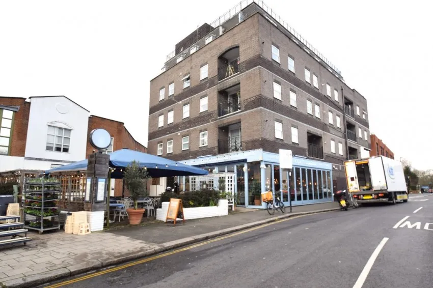1 bed property to rent, Chiswick, W4