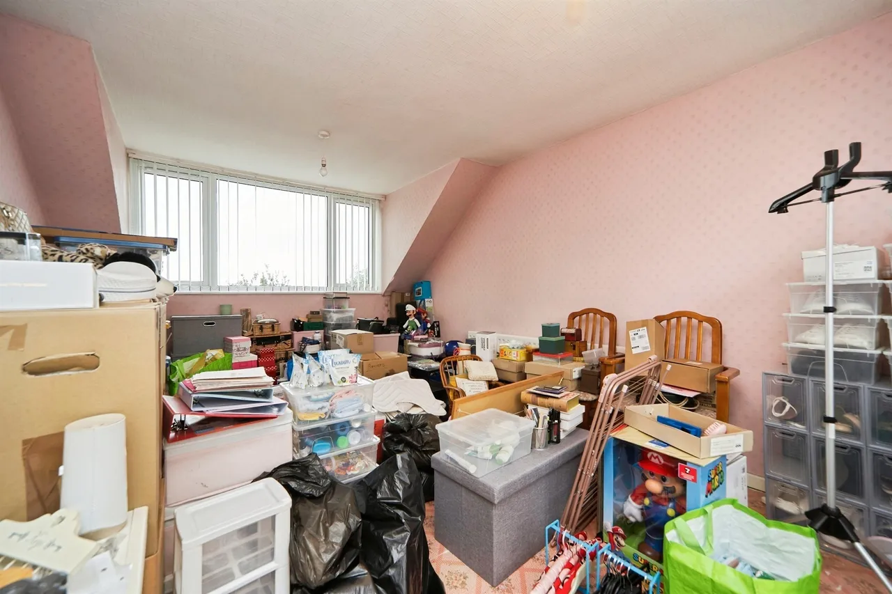Banksfield Avenue, Yeadon, LS19, photo 11
