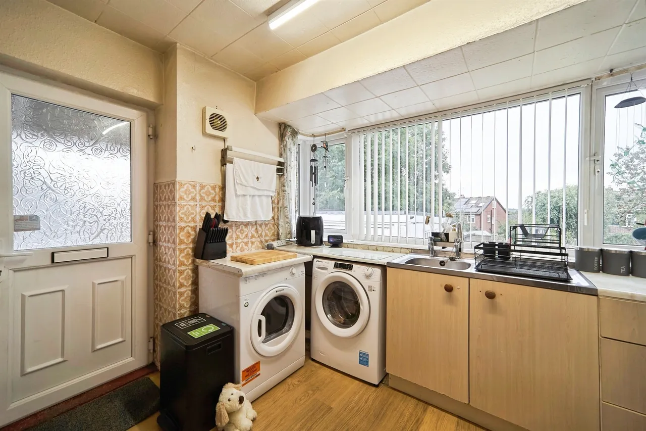 Banksfield Avenue, Yeadon, LS19, photo 8