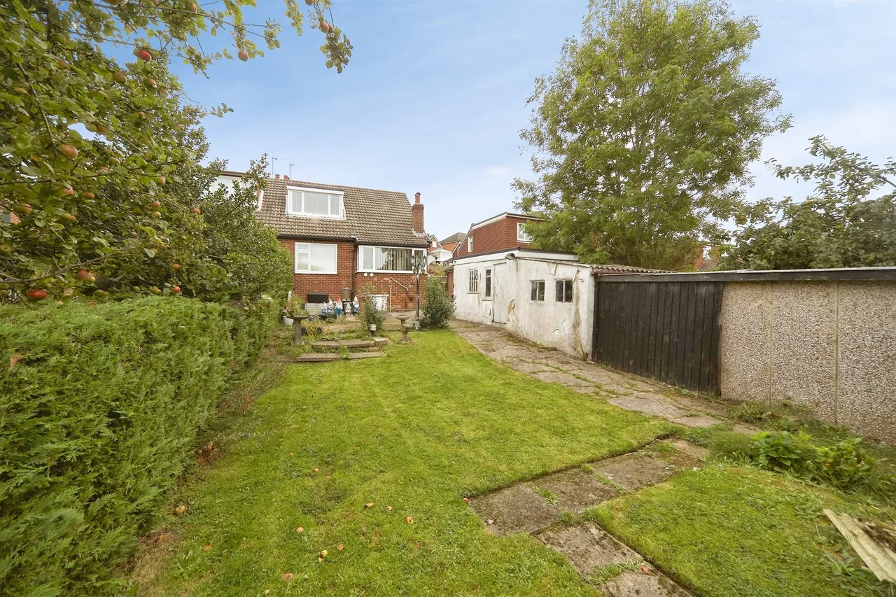 Banksfield Avenue, Yeadon, LS19, photo 2