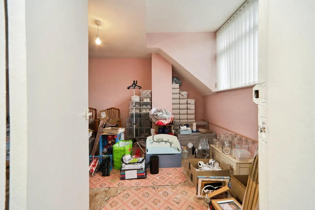 Banksfield Avenue, Yeadon, LS19, photo 12