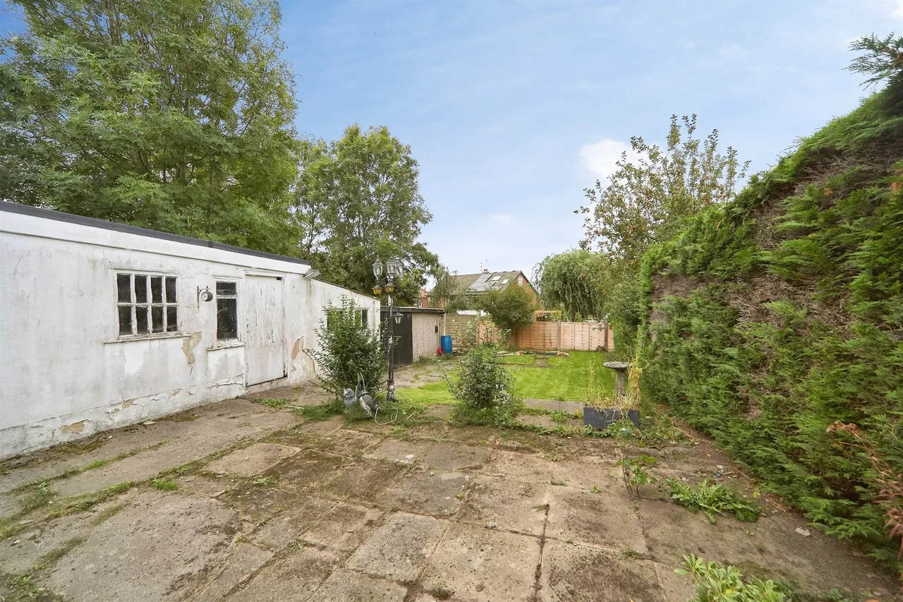 Banksfield Avenue, Yeadon, LS19, photo 6