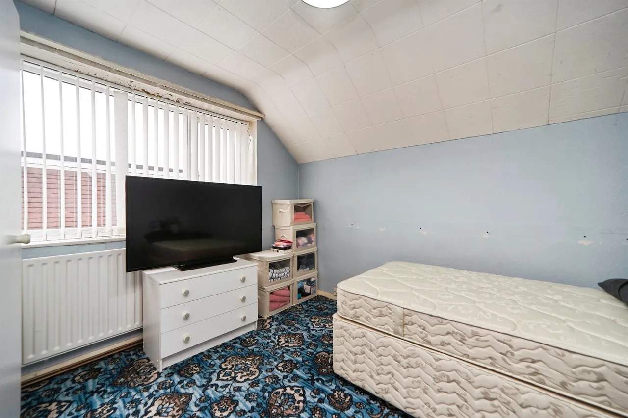 Banksfield Avenue, Yeadon, LS19, photo 10