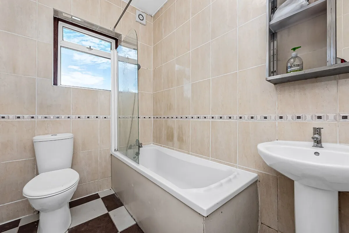 Southend Road, East Ham, E6, photo 13