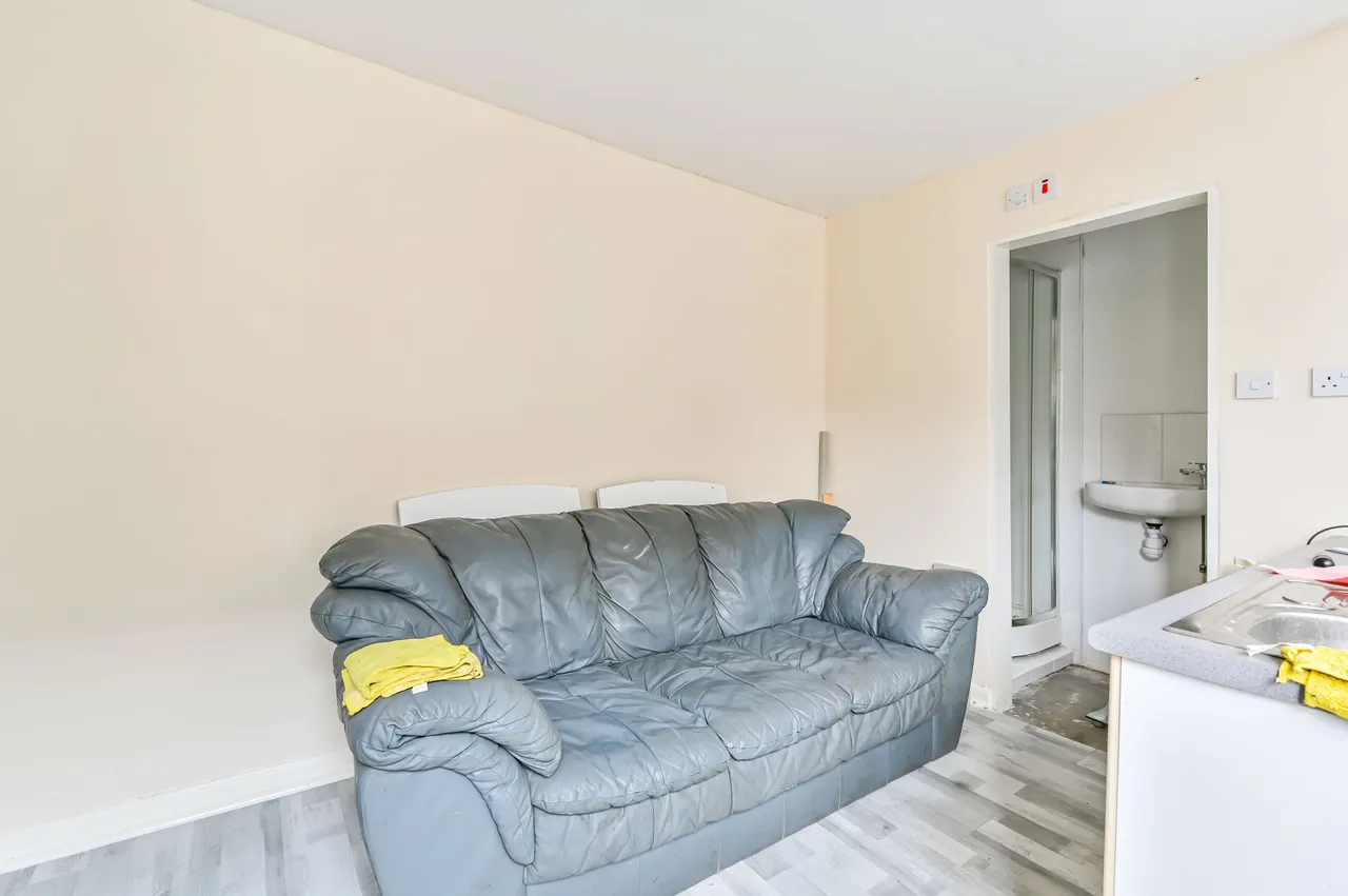 36 Melford Court, Melford Road, London, photo 8