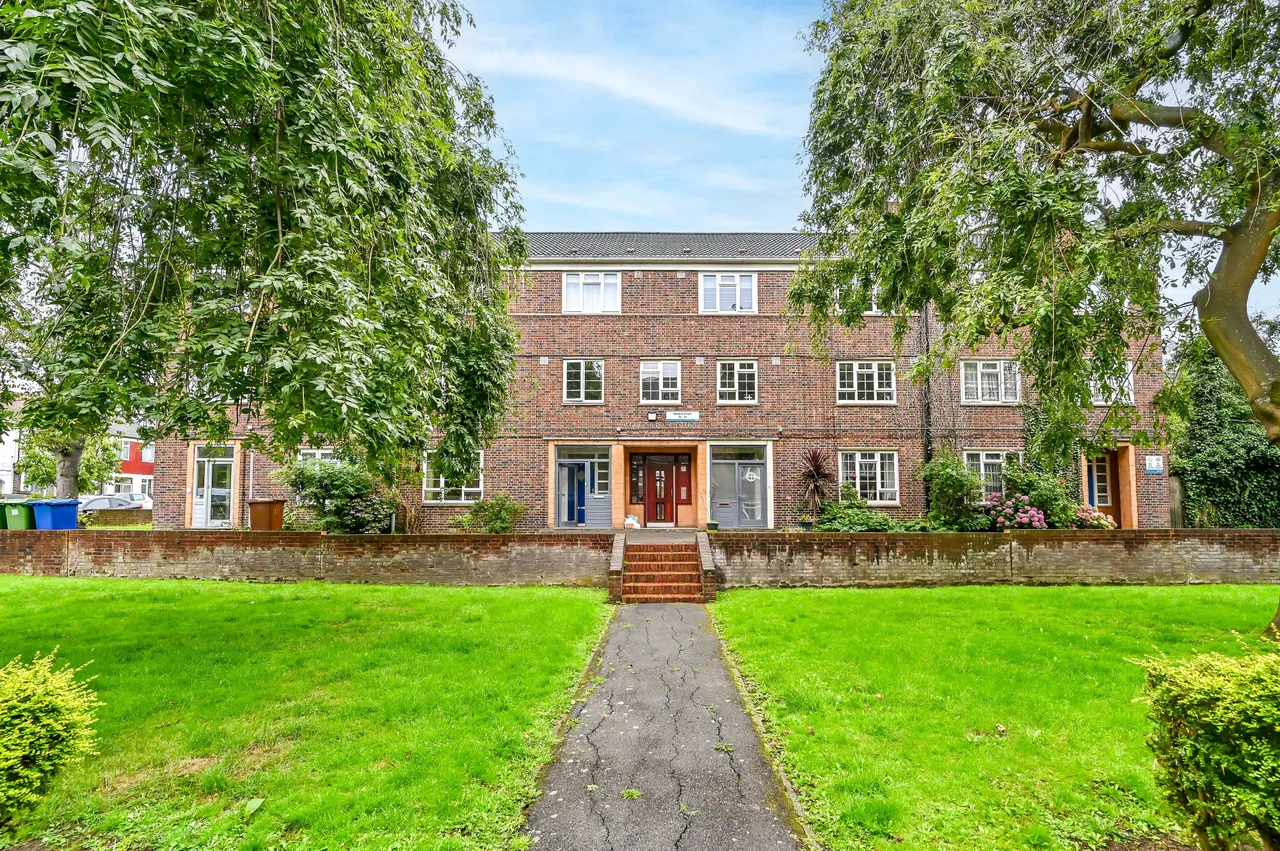 36 Melford Court, Melford Road, London, photo 2