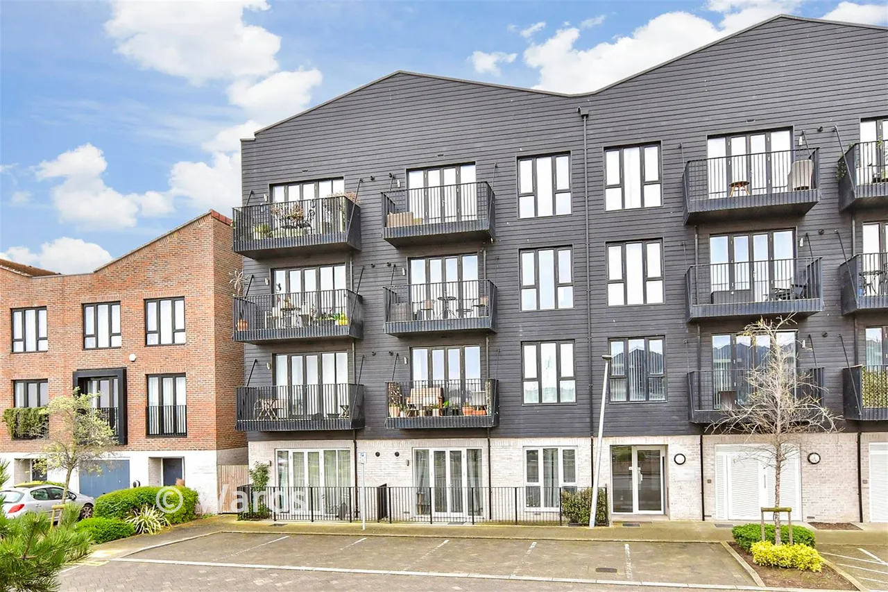 1 bed flat for sale, Common Creek Wharf, Rochester, ME1