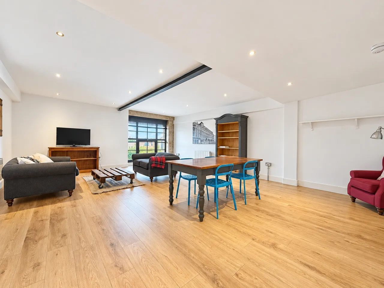 2 bed flat to rent, New York Road, Leeds, LS2