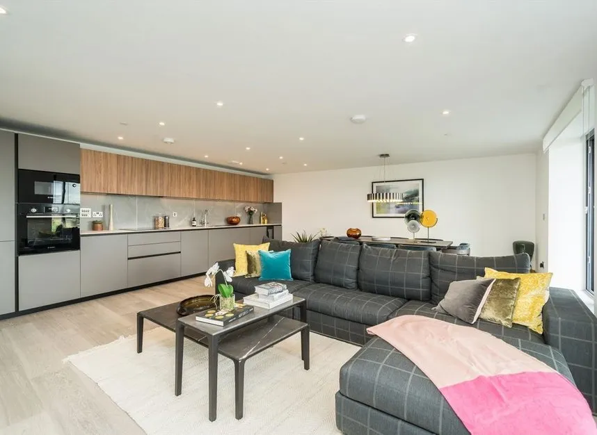 2 bed flat for sale — Plough Road, Battersea, SW11