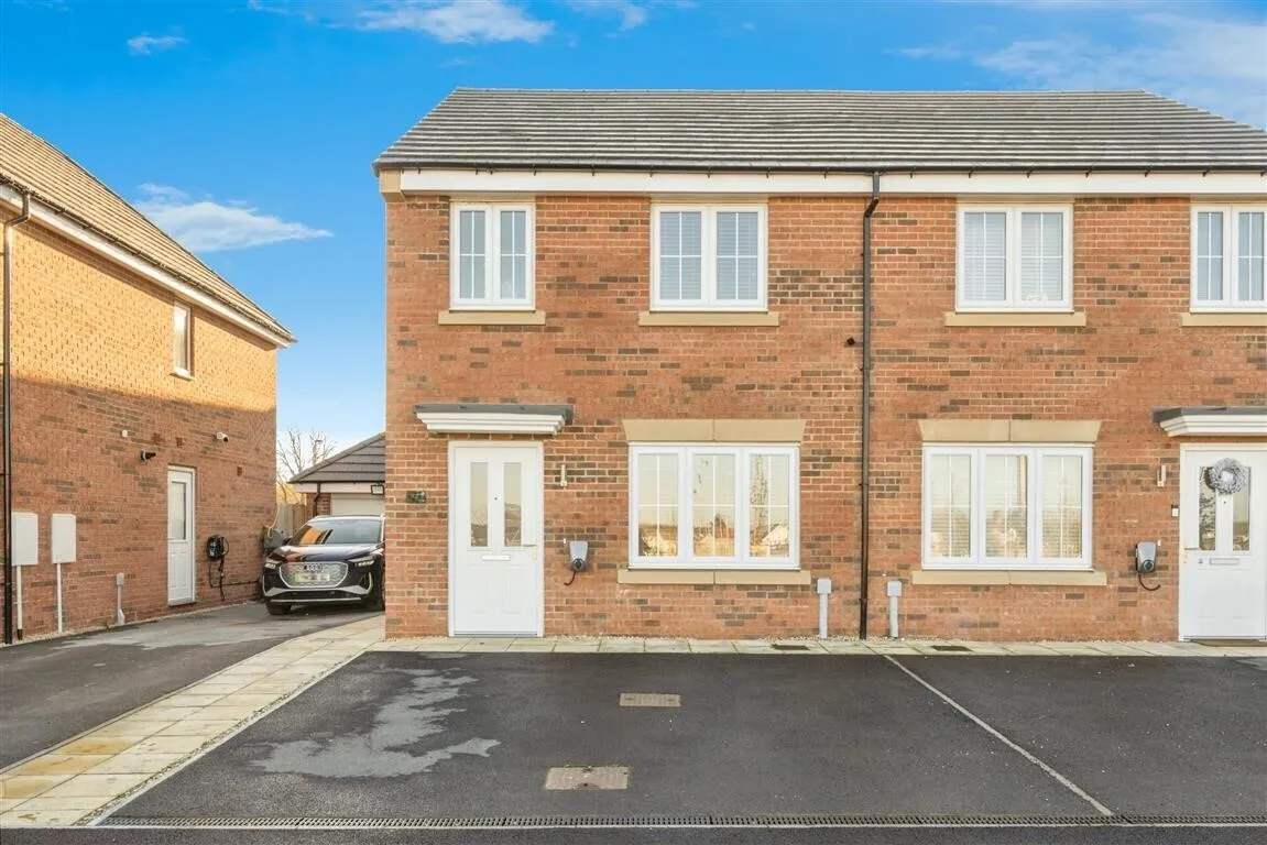 3 bed house to rent — Lowmoor Green, Bircotes, DONCASTER