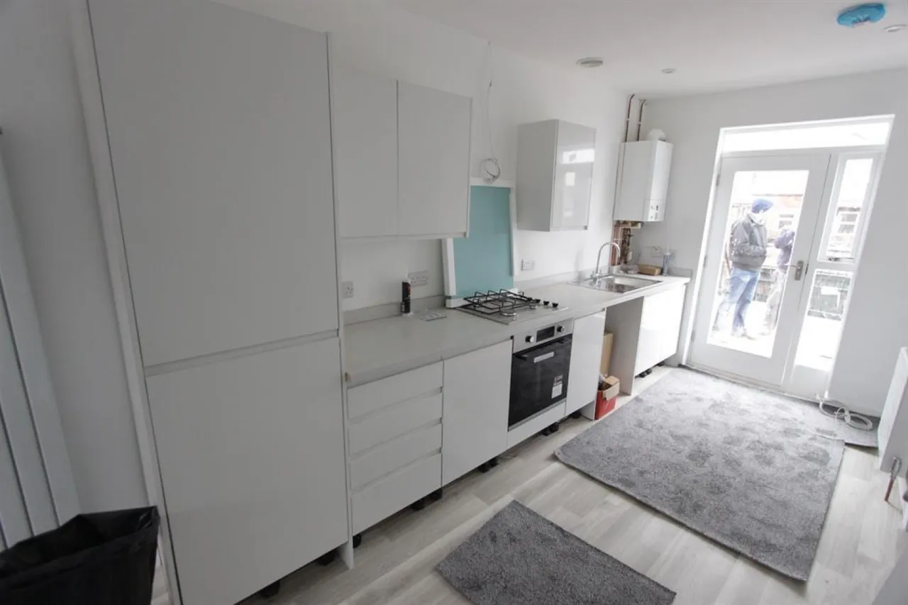 1 bed flat to rent — Sharrow Vale Road, Sheffield, S11 8ZP