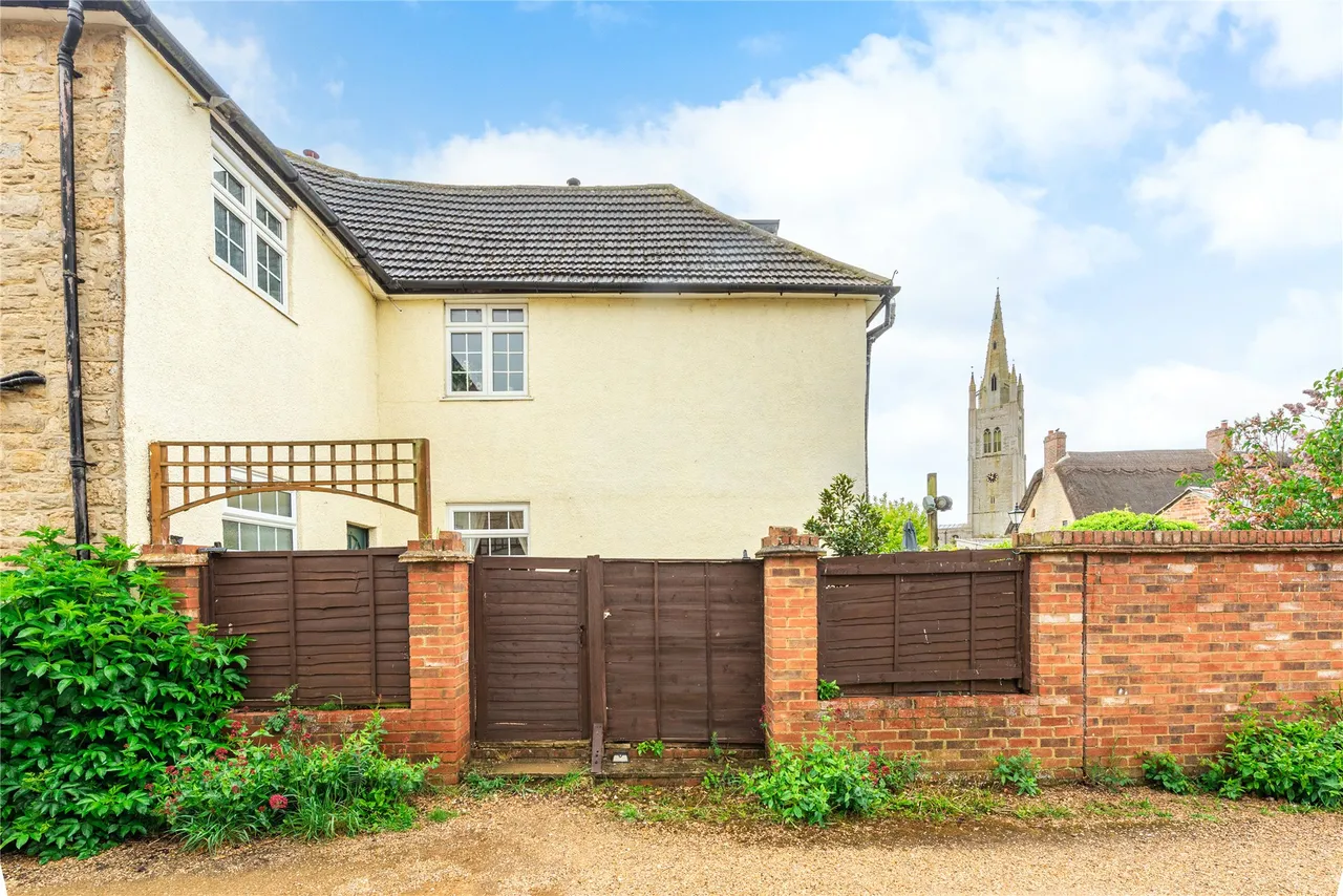 High Street, Hanslope, MK19, photo 17