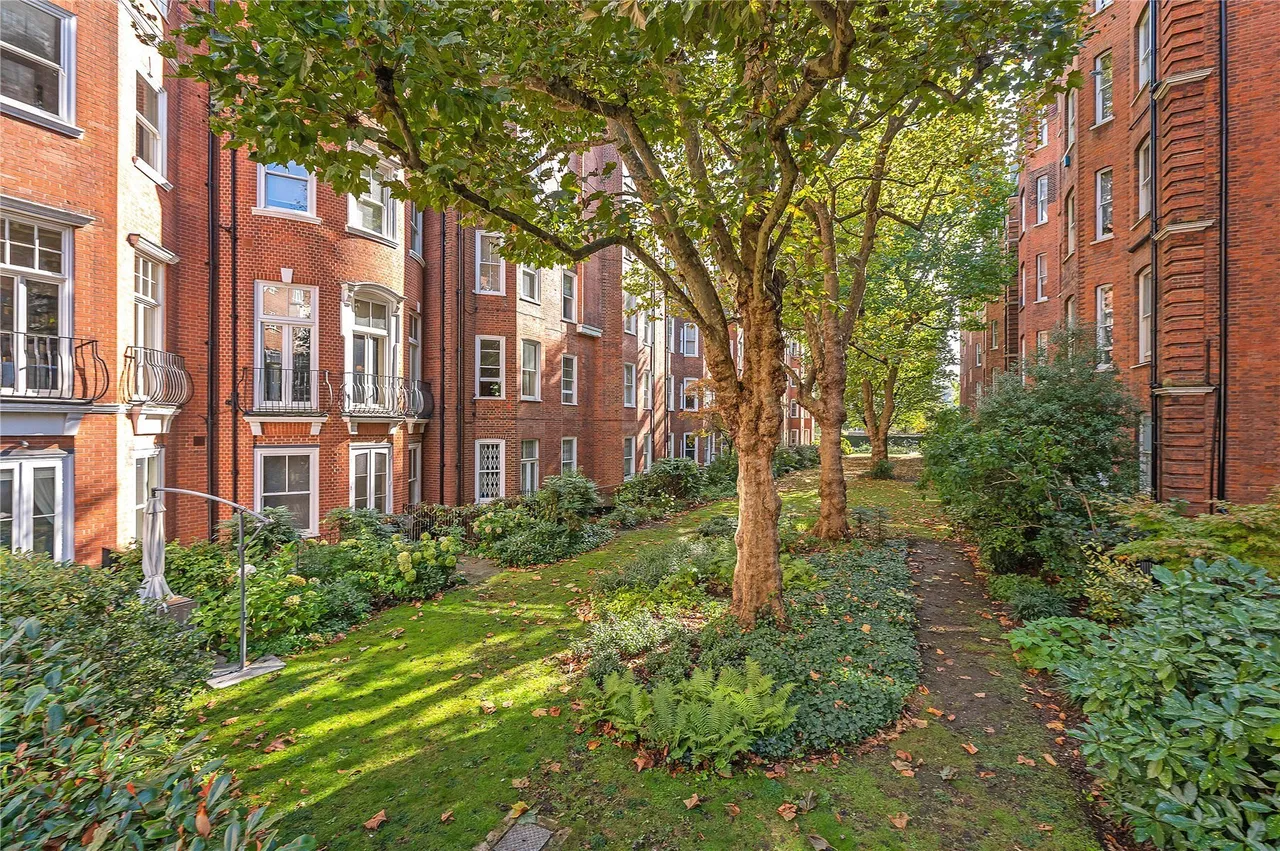 Sloane Court West, London, SW3, photo 11