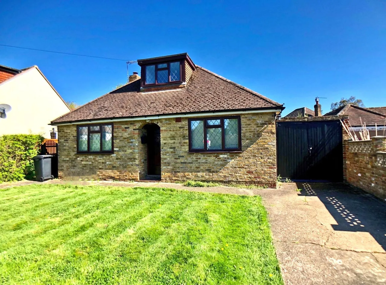 2 bed property to rent, Howard Road, Seer Green, HP9