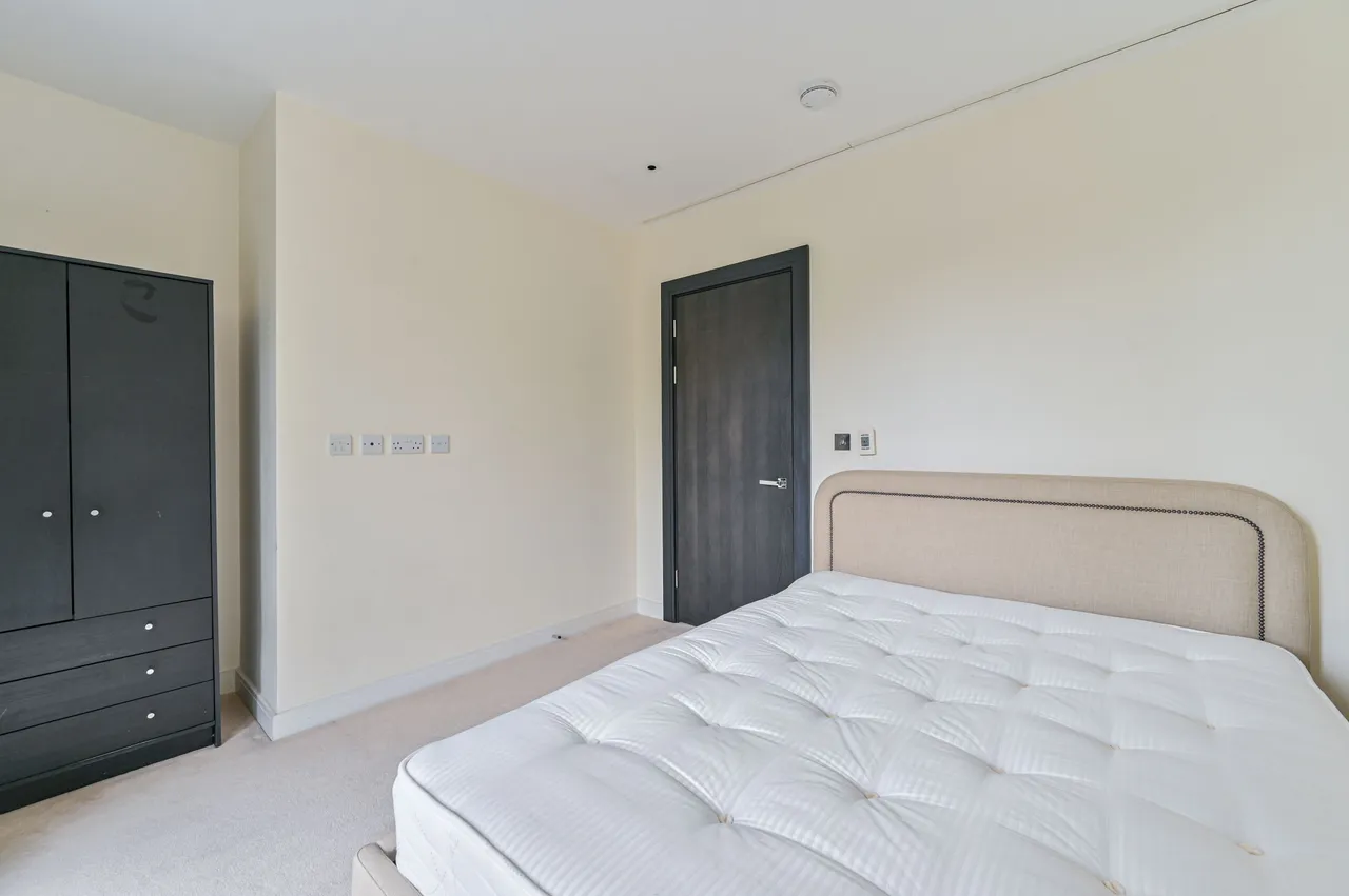London, SW11, photo 23