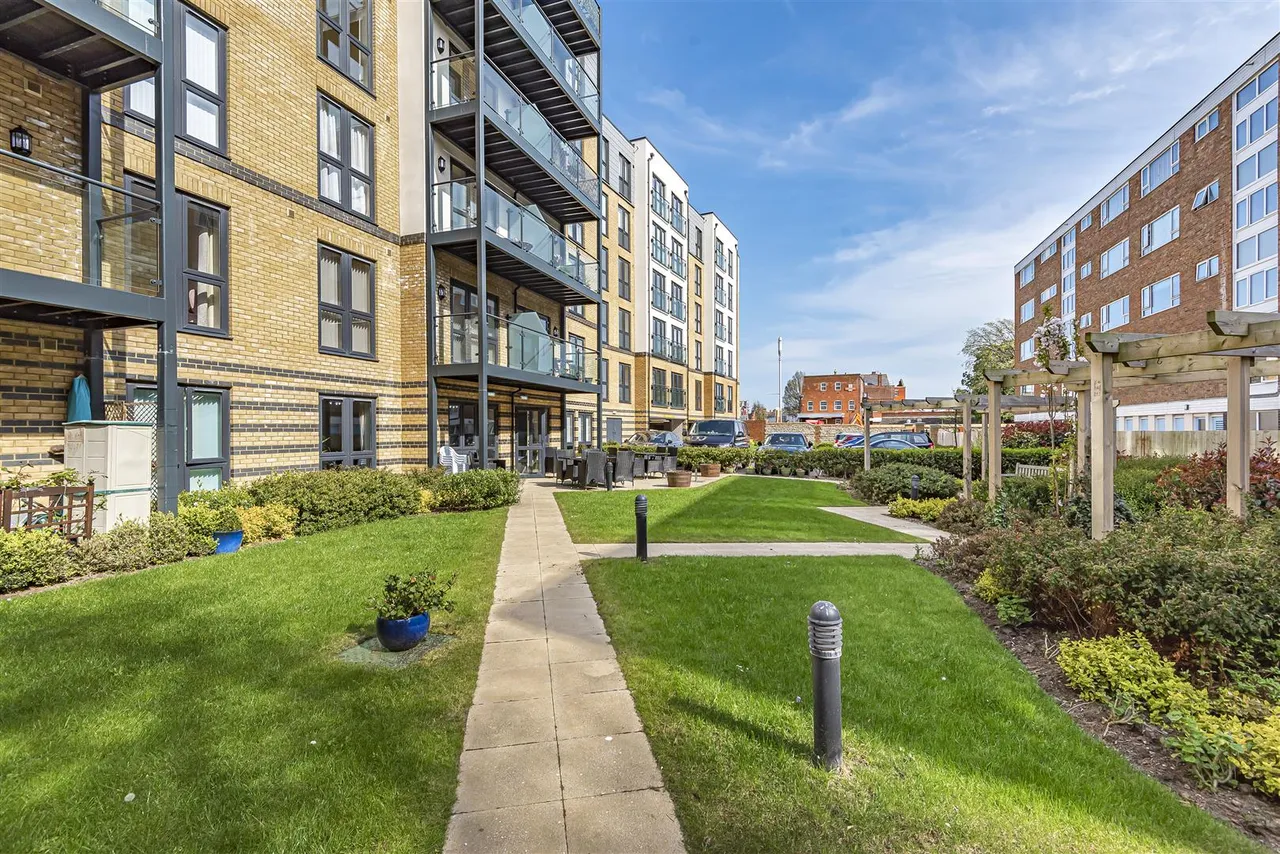 1 bed flat for sale, Southfields Road, Eastbourne, BN21