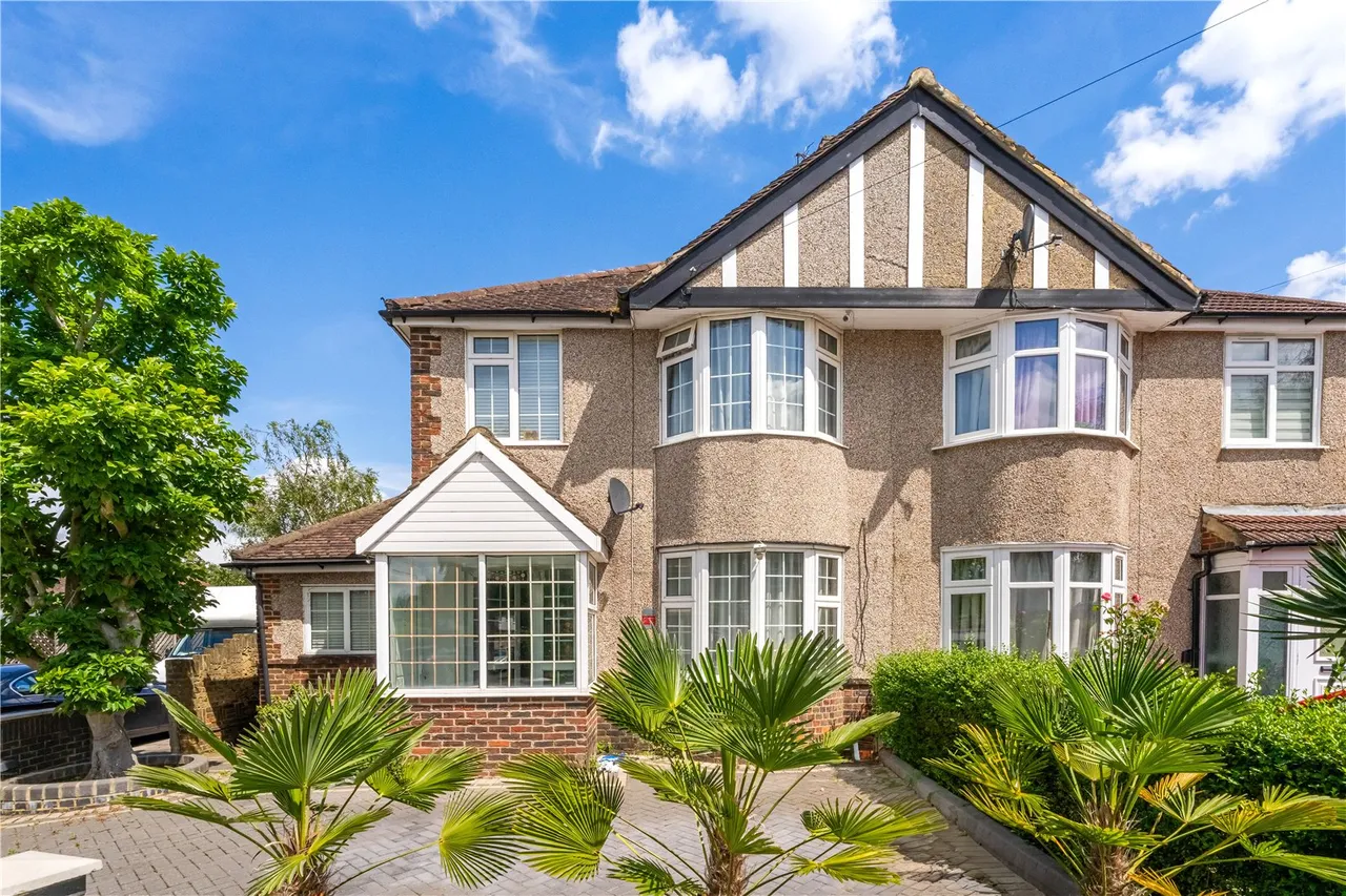 3 bed house for sale — Waverley Avenue, Twickenham, TW2 6DW