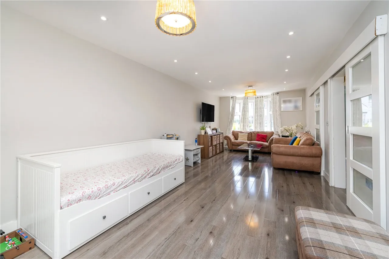 Waverley Avenue, Twickenham, TW2 6DW, photo 3