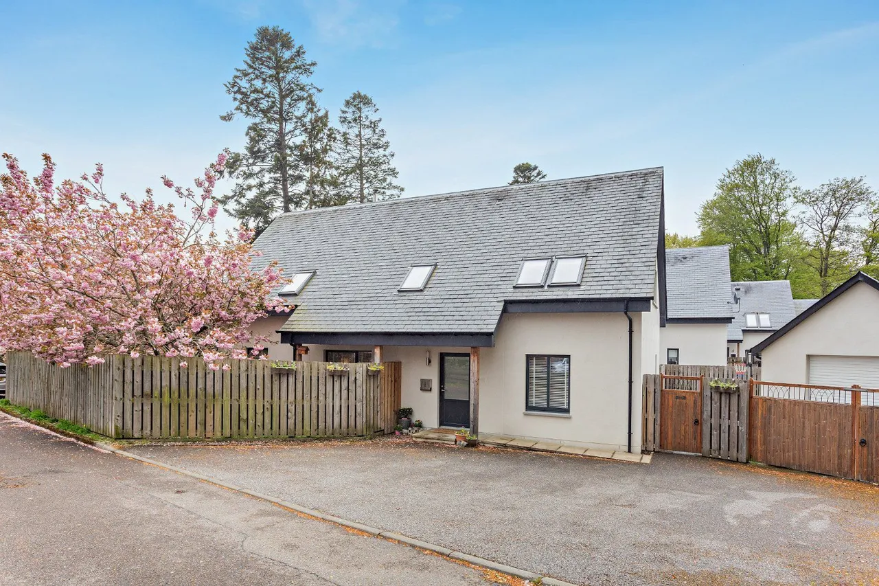 Fort William Road, Newtonmore, Inverness-Shire, PH20 1AB, photo 4