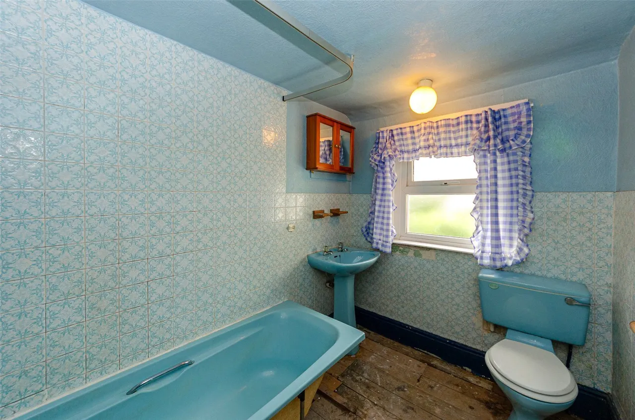 York Road, Colwyn Bay, LL29, photo 11