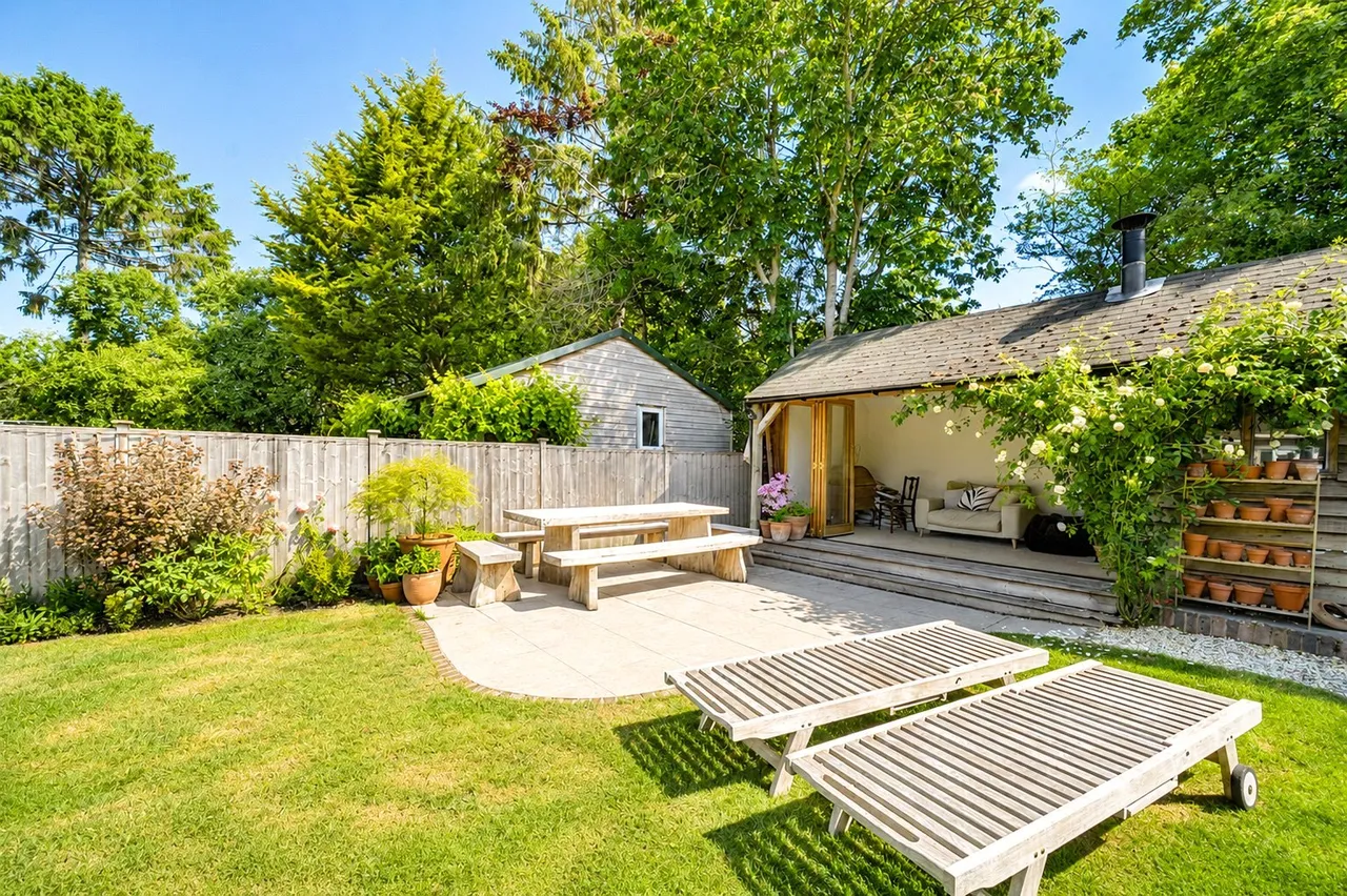 Reading Road, Hook, Hampshire, RG27 9EA, photo 6