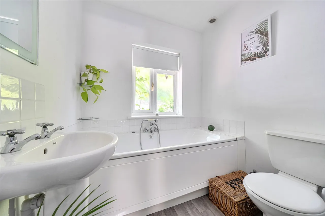 Reading Road, Hook, Hampshire, RG27 9EA, photo 13