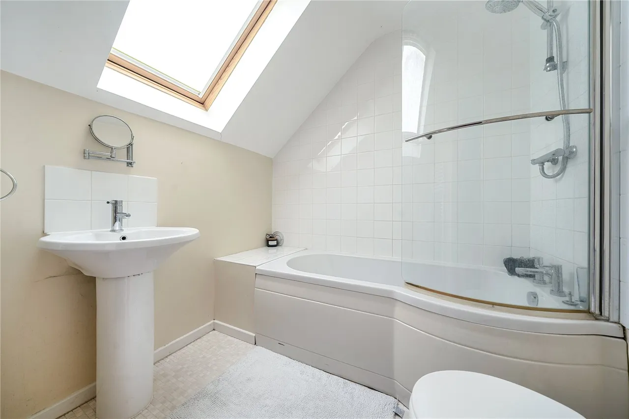Reading Road, Hook, Hampshire, RG27 9EA, photo 19