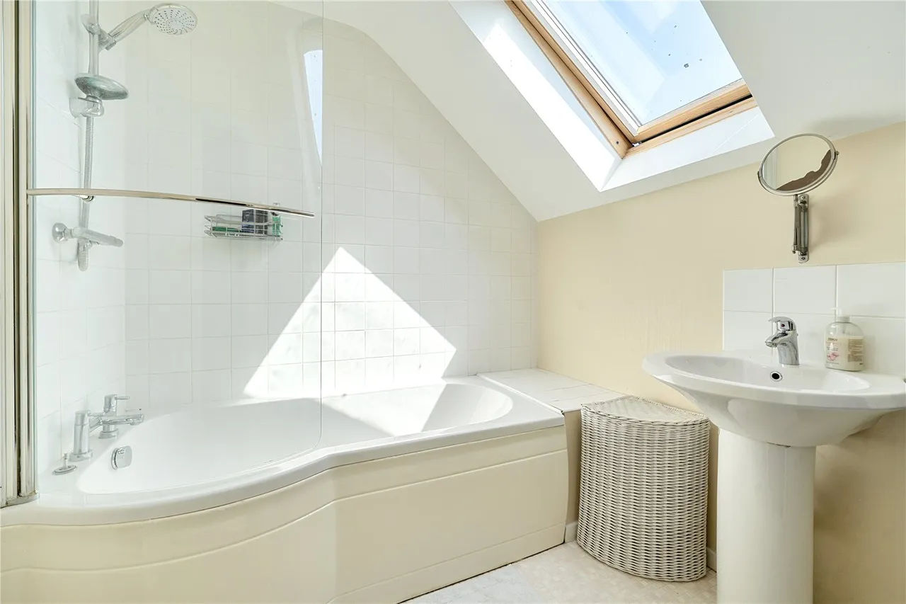 Reading Road, Hook, Hampshire, RG27 9EA, photo 18