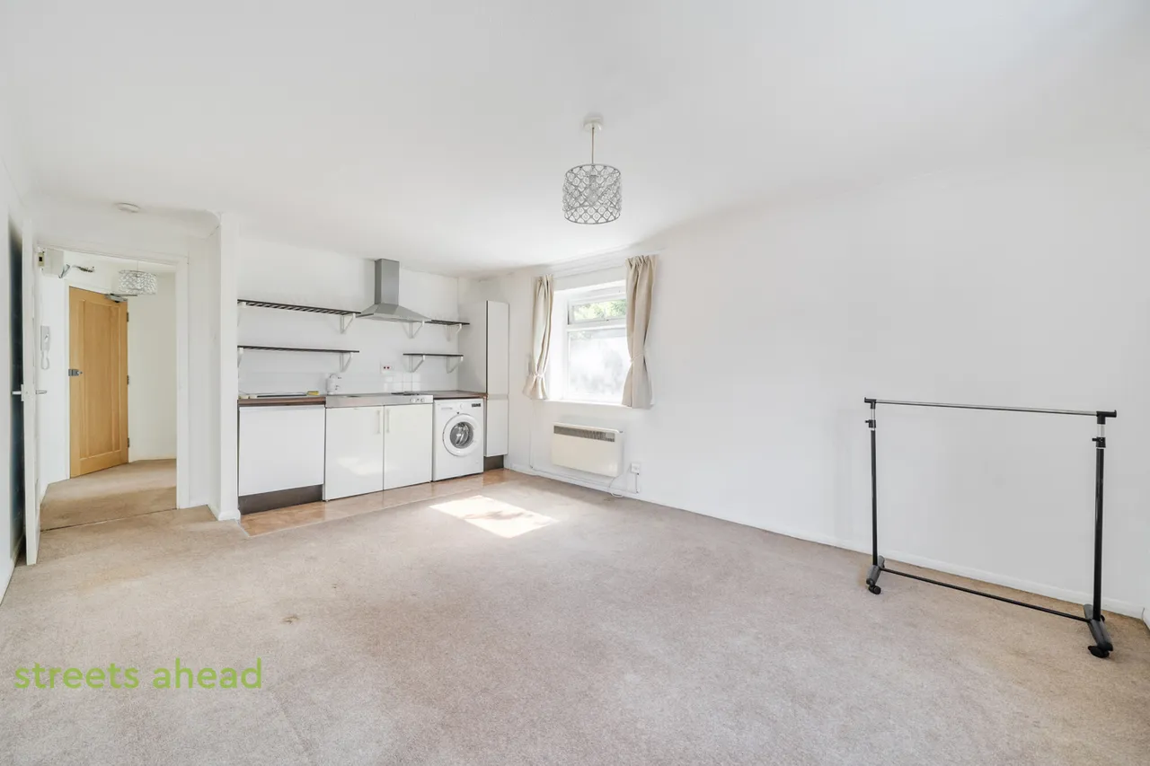 Reddown Road, Coulsdon, CR5, photo 3