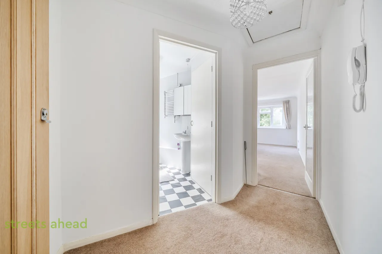 Reddown Road, Coulsdon, CR5, photo 6