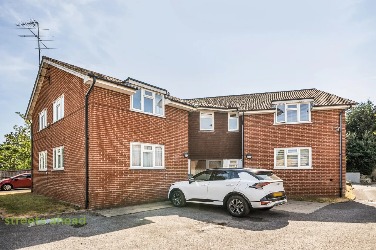 flat for sale, Reddown Road, Coulsdon, CR5