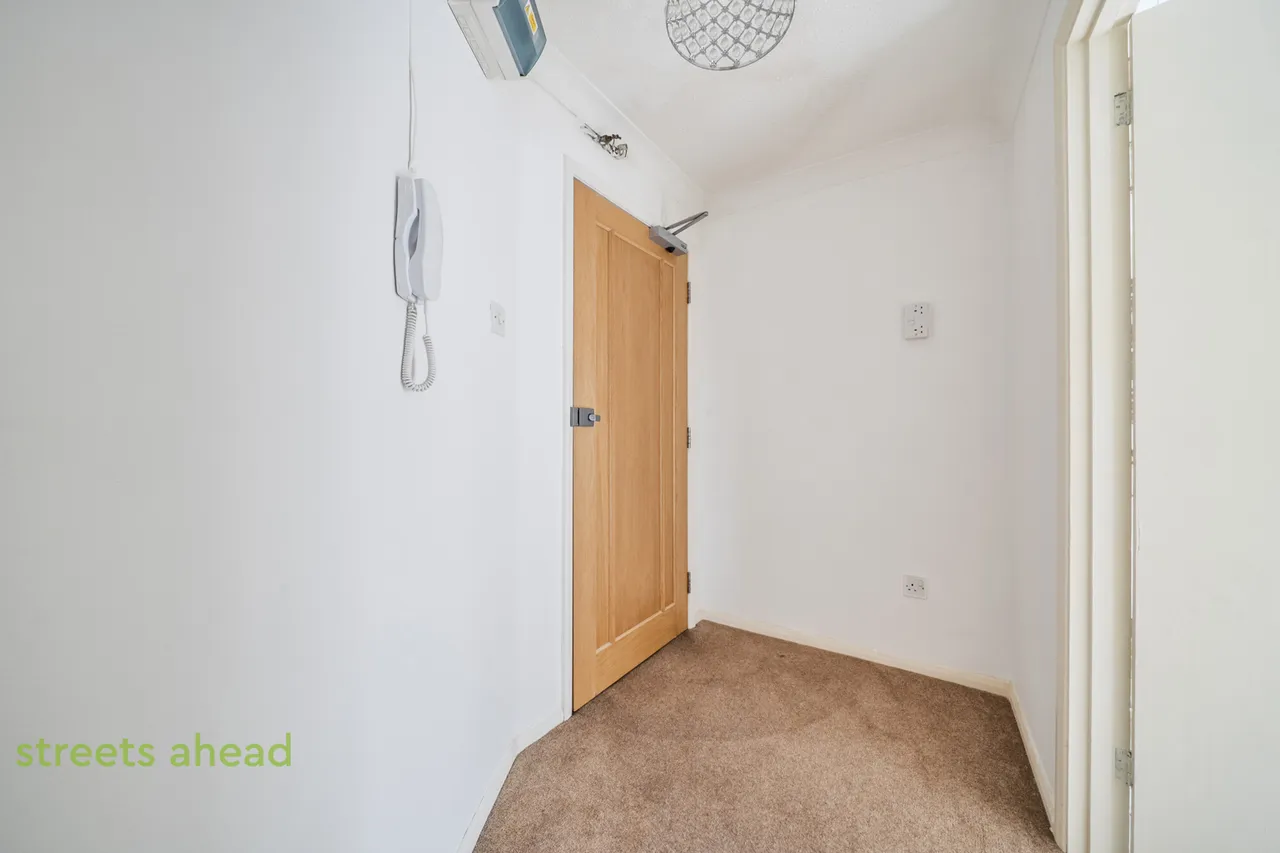 Reddown Road, Coulsdon, CR5, photo 7