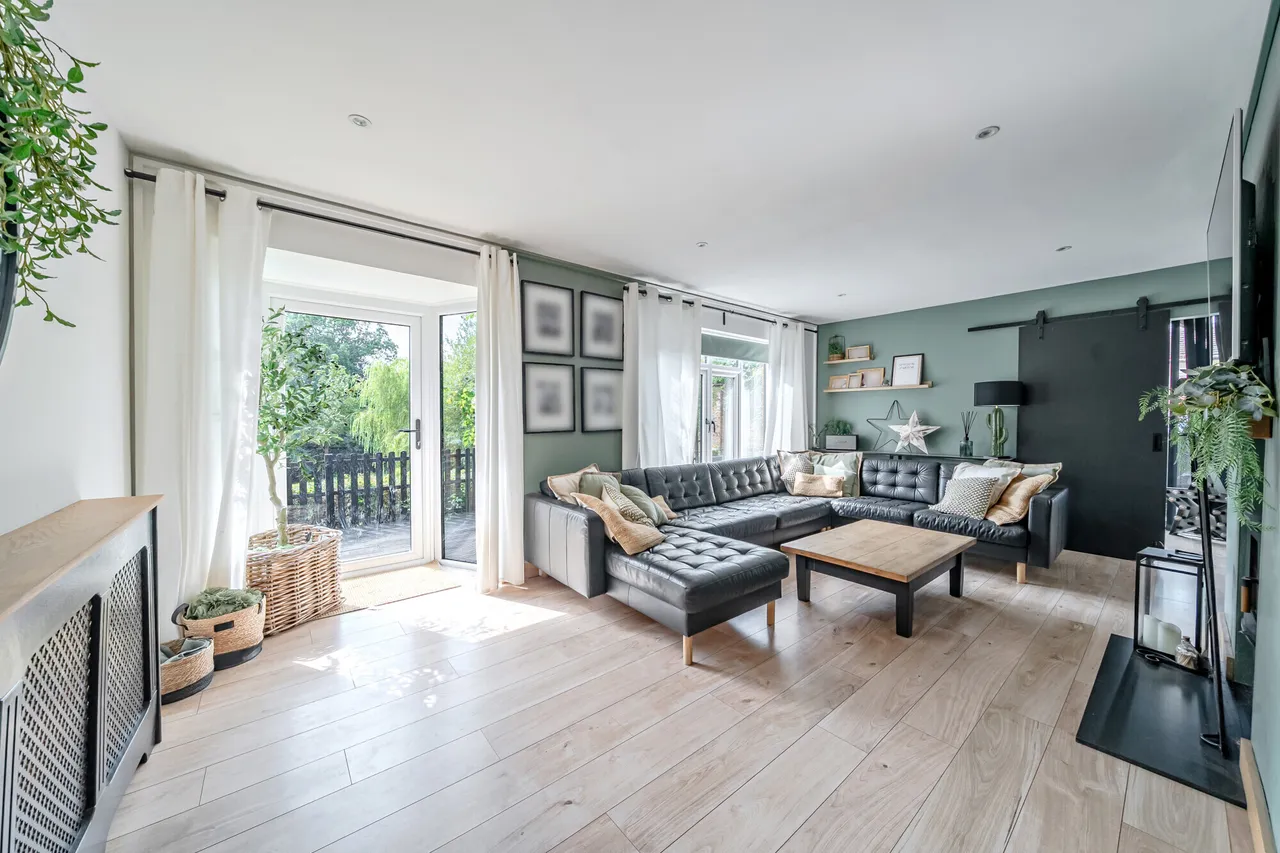 Longdown Road, Lower Bourne, Farnham,..., photo 2