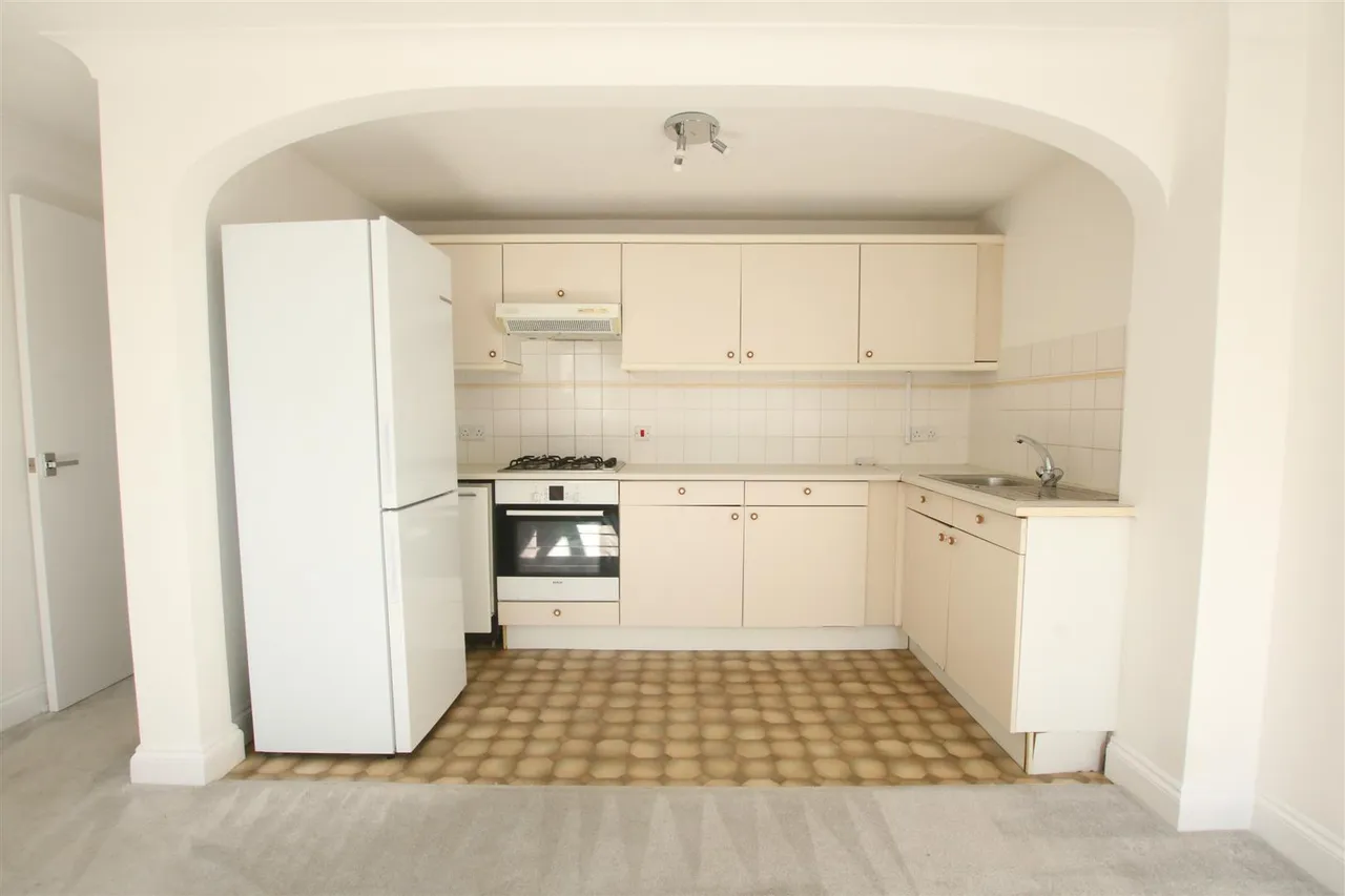 Poplar Road, Leatherhead, KT22, photo 5