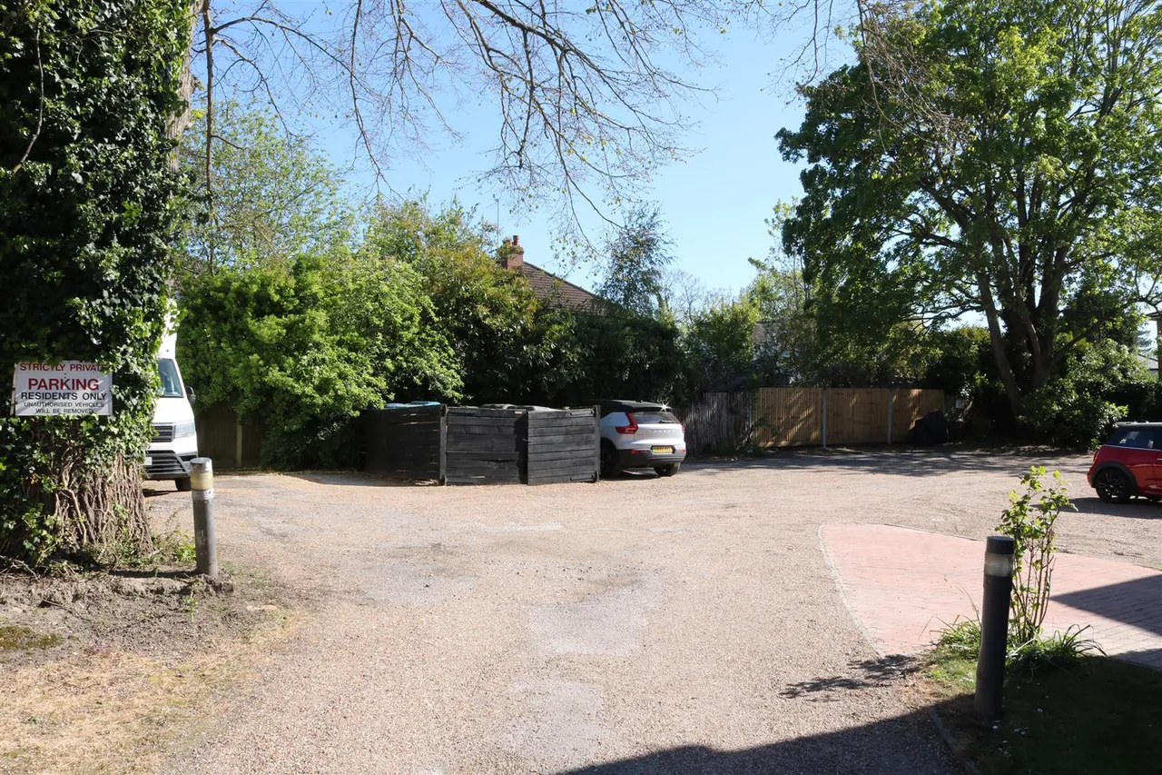 Poplar Road, Leatherhead, KT22, photo 9