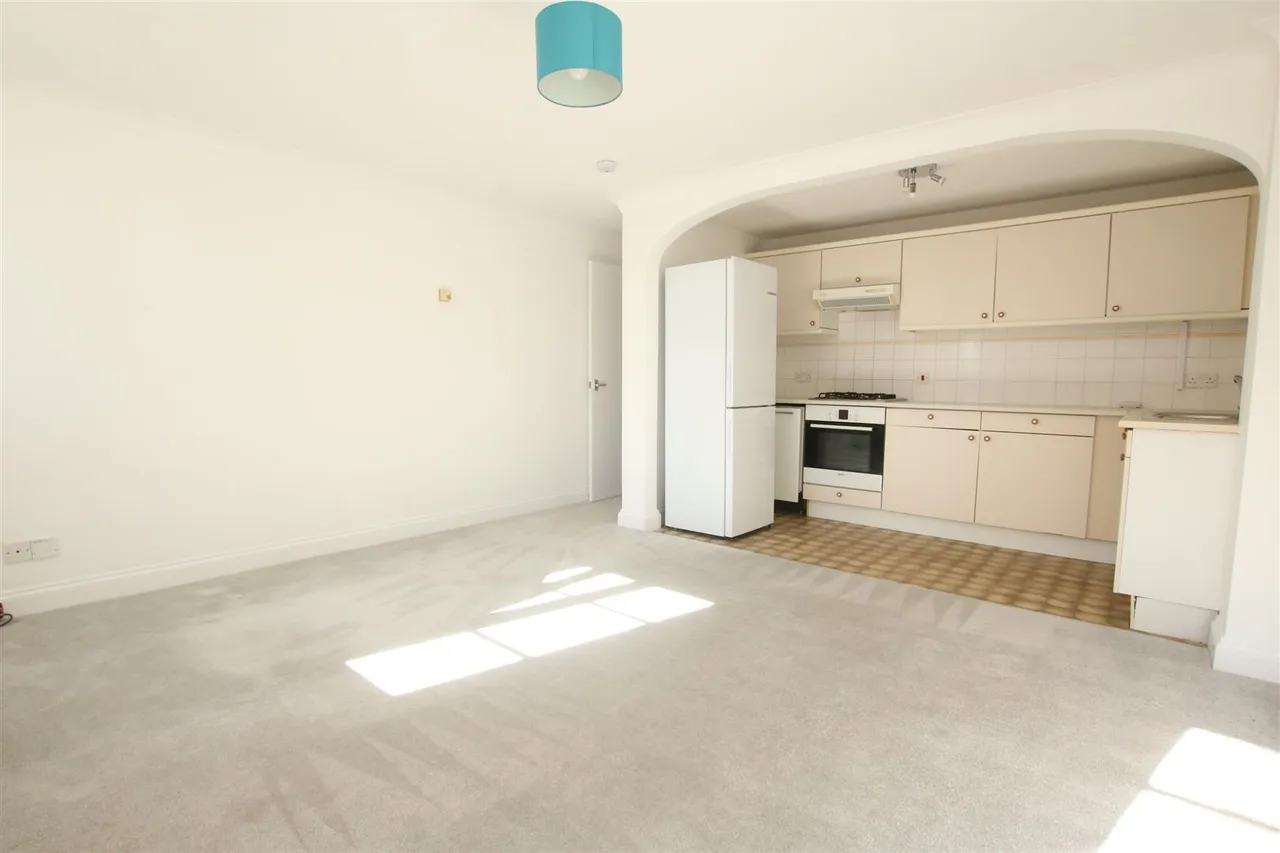 Poplar Road, Leatherhead, KT22, photo 4