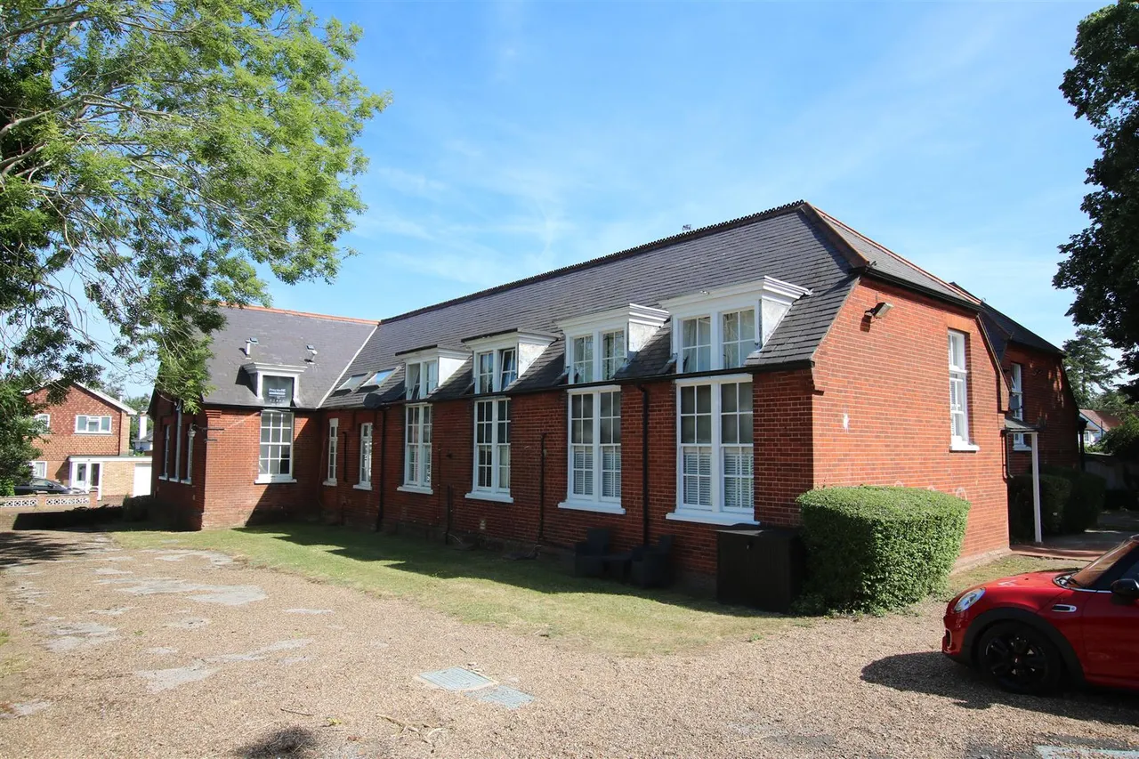 1 bed flat for sale, Poplar Road, Leatherhead, KT22