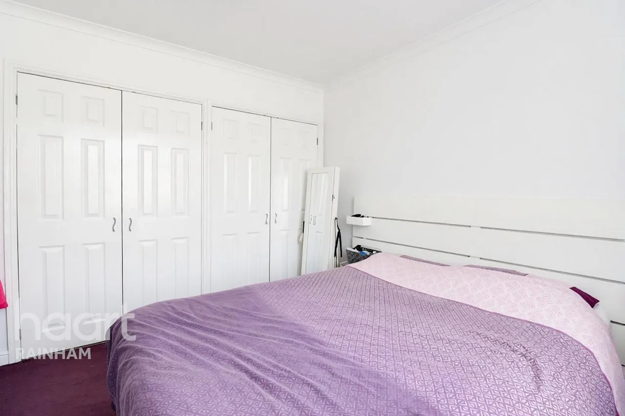 King Edward Avenue, Rainham, RM13, photo 9