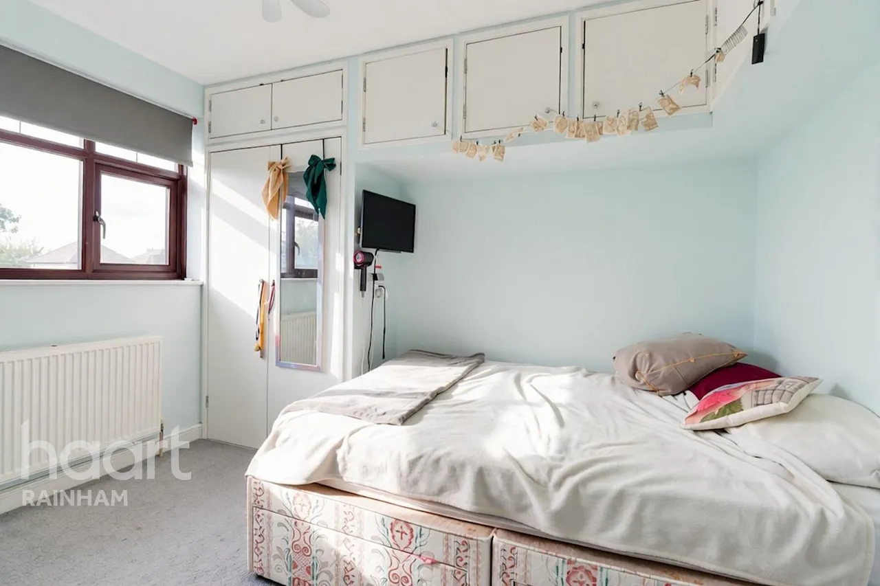King Edward Avenue, Rainham, RM13, photo 10