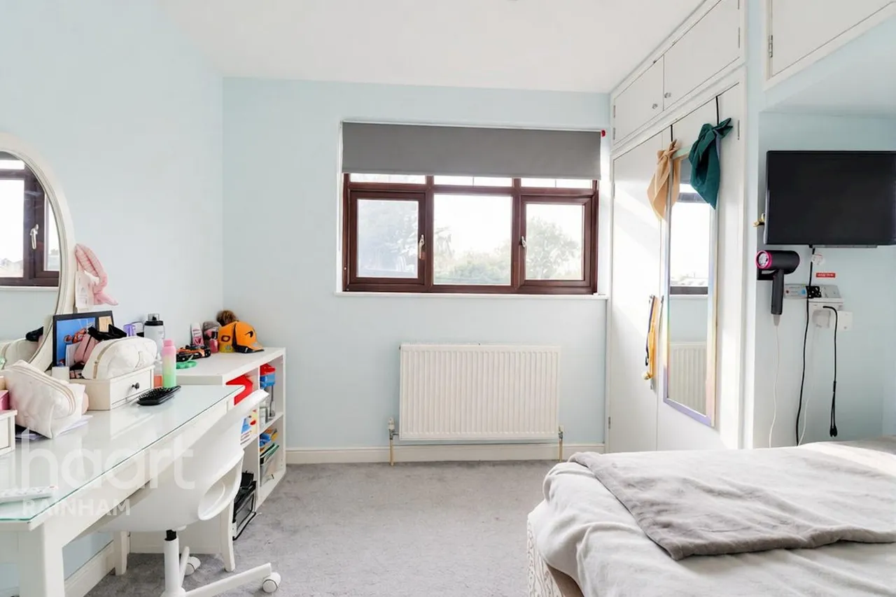 King Edward Avenue, Rainham, RM13, photo 11