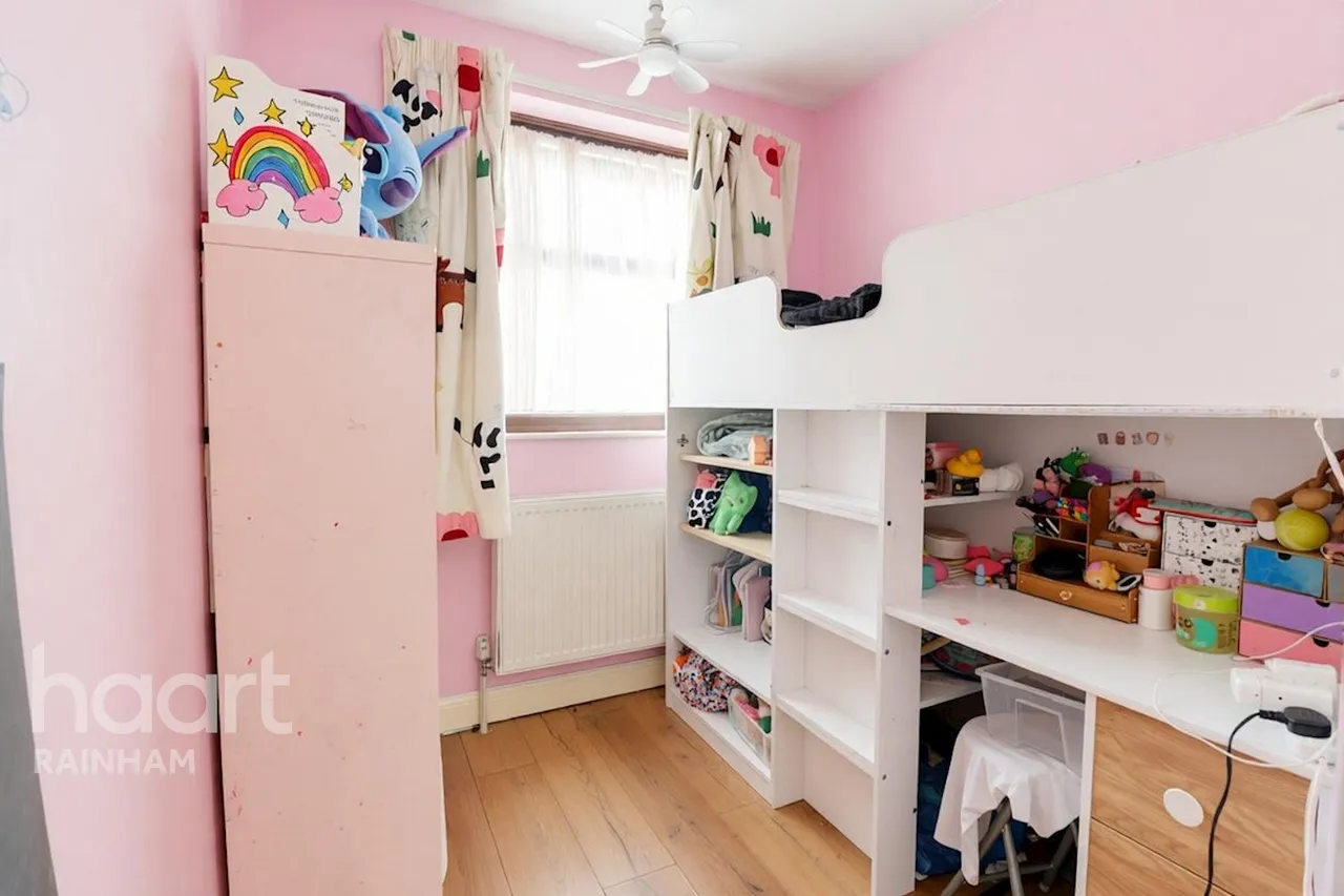 King Edward Avenue, Rainham, RM13, photo 12